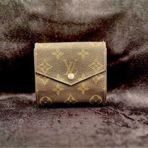 Louis Vuitton snap wallet